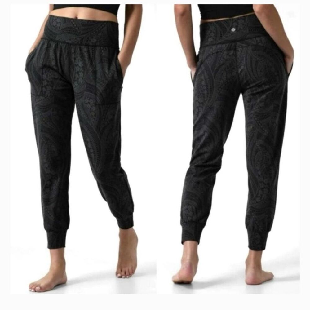 Athleta Womens Sz XS Black and Grey Print Joggers